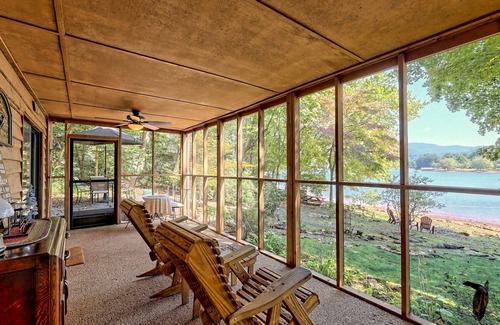 Hiawassee House | Private Dock, Mountain View, Lake Front, 2 kayaks, 2 SUPs, 1 canoe, Hot tub