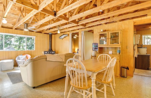 Sidney Cottage | Private Dock on Messalonskee Lake: Cozy Cottage!