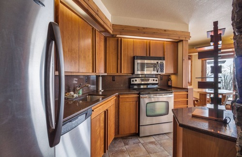 Grand Marais Condo | Private End Condo on Superior w/Panoramic Views! Fireplace & Private Sauna!