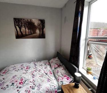 Rotherham House | Private ensuite room close to Rotherham city centre 5