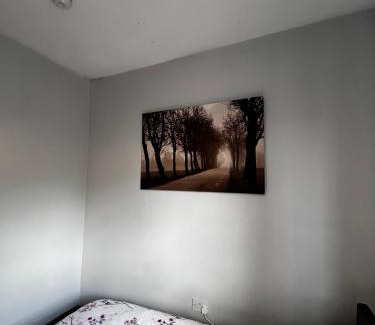 Rotherham House | Private ensuite room close to Rotherham city centre 5