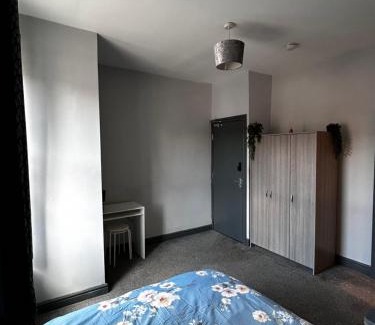 Rotherham House | Private ensuite room close to Rotherham city centre 2