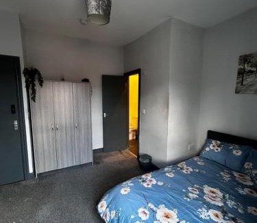 Rotherham House | Private ensuite room close to Rotherham city centre 2