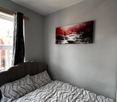 Rotherham House | Private ensuite room close to Rotherham city centre 3