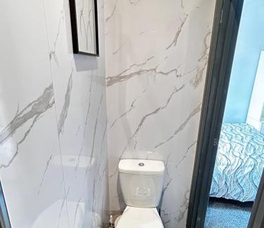 Rotherham House | Private ensuite room close to Rotherham city centre 3