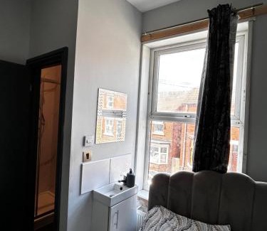 Rotherham House | Private ensuite room close to Rotherham city centre 3