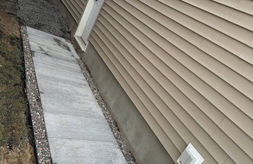 Ottawa Division Apartment | Private entrance, 2xBR, 2xBath, 1 living, near Canadian Tire center. Brand new.