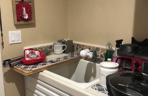 Moorpark Bed & Breakfast | PRIVATE ENTRANCE: GUEST SUITE w ENSUITE BATHROOM & KITCHENETTE; LAUNDRY ROOM use