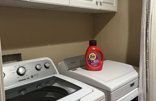Moorpark Bed & Breakfast | PRIVATE ENTRANCE: GUEST SUITE w ENSUITE BATHROOM & KITCHENETTE; LAUNDRY ROOM use