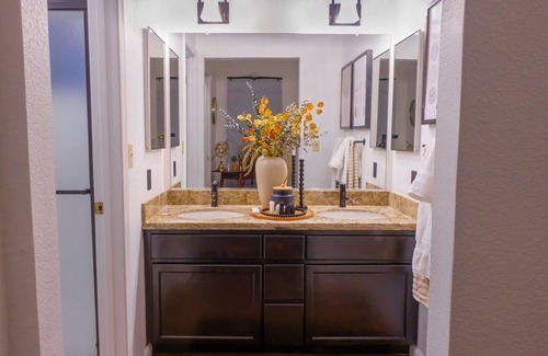 Rio Linda Apartment | Private Entrance Master Suite w/Kitchenette