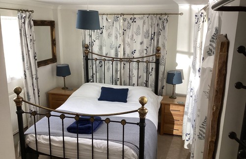 Norwich Bed & Breakfast | Private entrance, parking, peace and quiet within walking distance of the city
