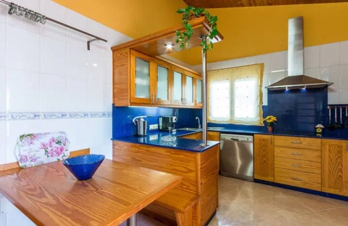 Santandria Ski Chalet | PRIVATE VILLA WITH FENCED SWIMMING POOL FOR CHILDREN'S SAFETY