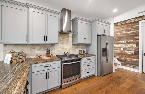Saint Simons Heights House | Private Escape | Heated Pool | Covered Outdoor Area w/TV | Game Area | Family Friendly
