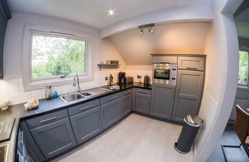 Marlow House | Private Estate Lake Lodge/Cabin Near River Thames