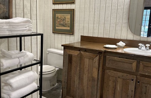 Oxford House | Private Estate Guest Quarters