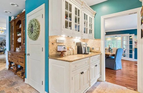 Rockford House | Private Estate w/ Hot Tub & Pool House