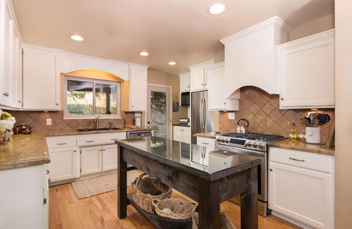 Mount Helix House | Private Estate with Incredible Views, Pool and Three King Beds!