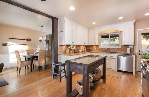 Mount Helix House | Private Estate with Incredible Views, Pool and Three King Beds!