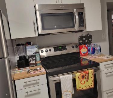 Southwest Edmonton Apartment | Private Family Hideaway or Business Travel in Edmonton - 2 Bedroom Apartment