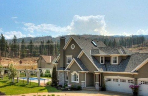 Southwest Mission House | Private Family Home With Saltwater Pool Near Summerhill & CedarCreek Winery
