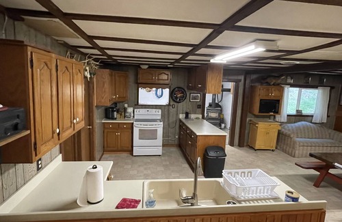Howard Cabin | Private family lodge on 42 serene acres- 15 minutes to Penn State- Centre County