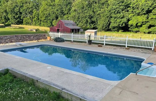 Centreville House | Private farm setting with pool