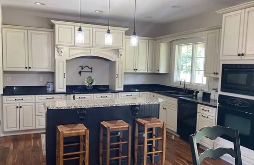 Centreville House | Private farm setting with pool