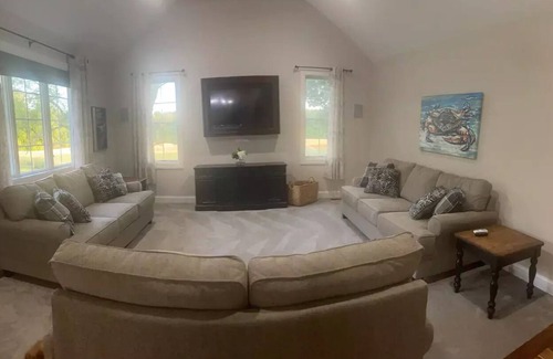 Centreville House | Private farm setting with pool