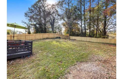 Atlanta House | Private Fenced Yard - Fireplace - Free Parking