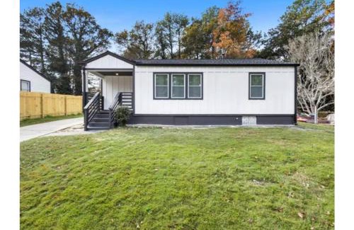 Atlanta House | Private Fenced Yard - Fireplace - Free Parking