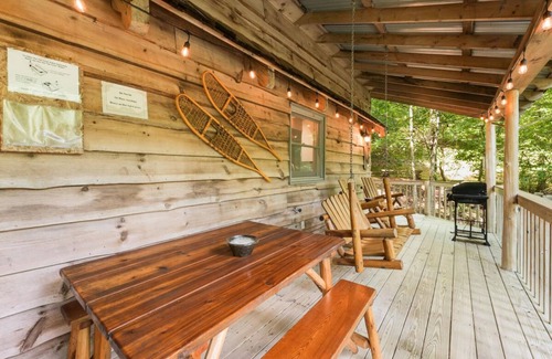 Dahlonega Cabin | Private Fishing Lake, Hot Tub, Fire Pit, Walking Trails And Nearby Wineries