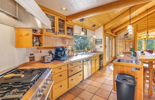 Florissant House | Private Fishing Pond: Mtn-View Home in Florissant!