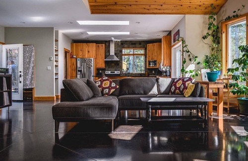 Juan de Fuca Electoral Area House | Private forest getaway by the sea