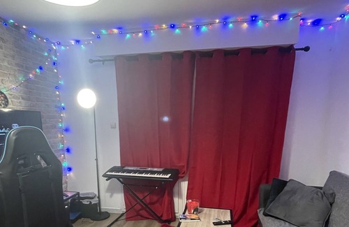 Carrieres-sous-Poissy Apartment | Private room