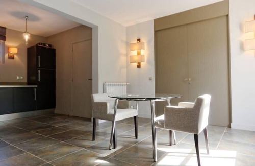Meyreuil Apartment | Private furnished apartment with all comfort has a terrace, garden & pool