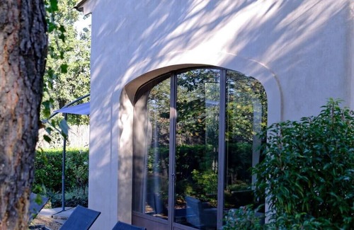 Meyreuil Apartment | Private furnished apartment with all comfort with a garden & swimming pool