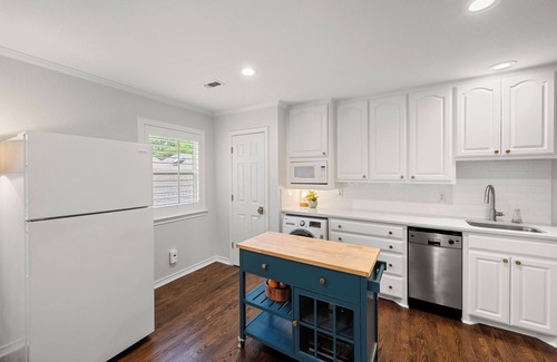 Southwest Arlington House | Private furnished guesthouse in safe Arlington neighborhood with utilities free!