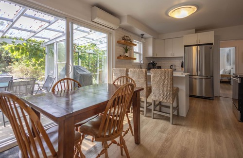 Regional District of Nanaimo Cottage | Private Garden House Near the Beach
