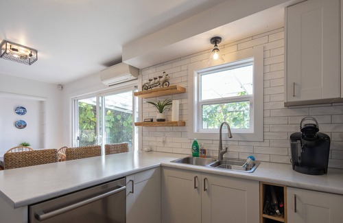Regional District of Nanaimo Cottage | Private Garden House Near the Beach