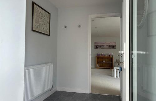 Emsworth House | Private Garden Retreat 2BR Modern Comfort