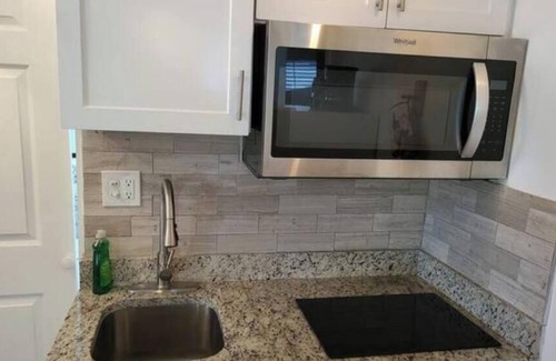Historic Old Northeast Apartment | Private Garden Studio close to Downtown St Petes