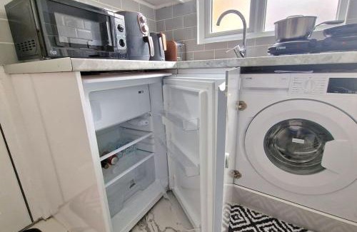 West Thurrock Apartment | Private Garden Studio near London free Freeparking