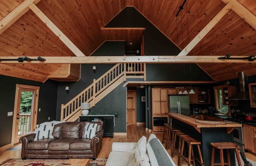 Bethel Cabin | Private Getaway by Sunday River with hot tub