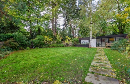 London Borough of Bromley House | Private getaway home in London