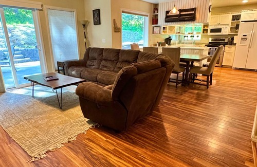 Tamarack House | Private Getaway w/Hot Tub: Close to Lake & Tamarack