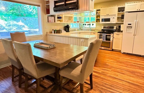 Tamarack House | Private Getaway w/Hot Tub: Close to Lake & Tamarack