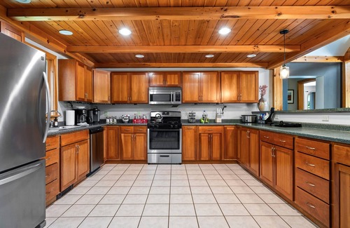 Sunday River Area Cabin | Private Getaway w/Views, Hot Tub + Games