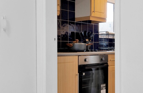 Barnehurst Apartment | Private Ground Floor Studio Flat In Dartford DA1. Free Parking TFL Zone 6nn