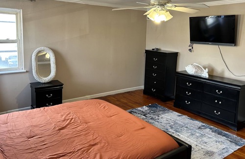 Constable Hook House | Private guest house near NYC with food voucher and parking