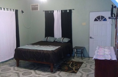 Moneague House | Private guest house overlooking the moneague lake
